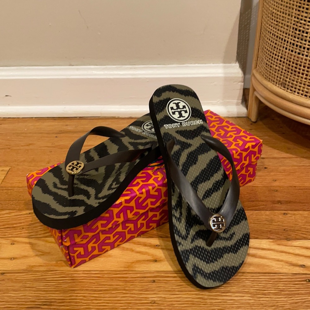 Tory Burch Flip Flops (size 8)